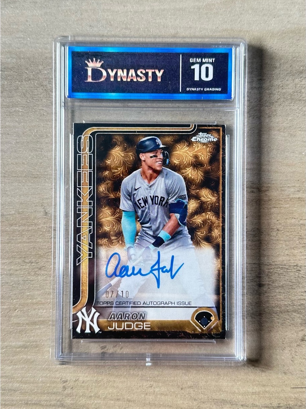 Aaron Judge Signed 2025 Topps Chrome Autograph Issue Gem Mint 10 Novelty Card.